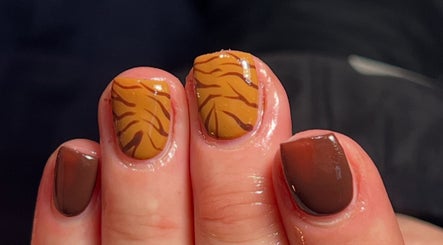 Stylish brown and orange nail art at PopsBeautyStudio, Bettws, Newport, Wales, GB.