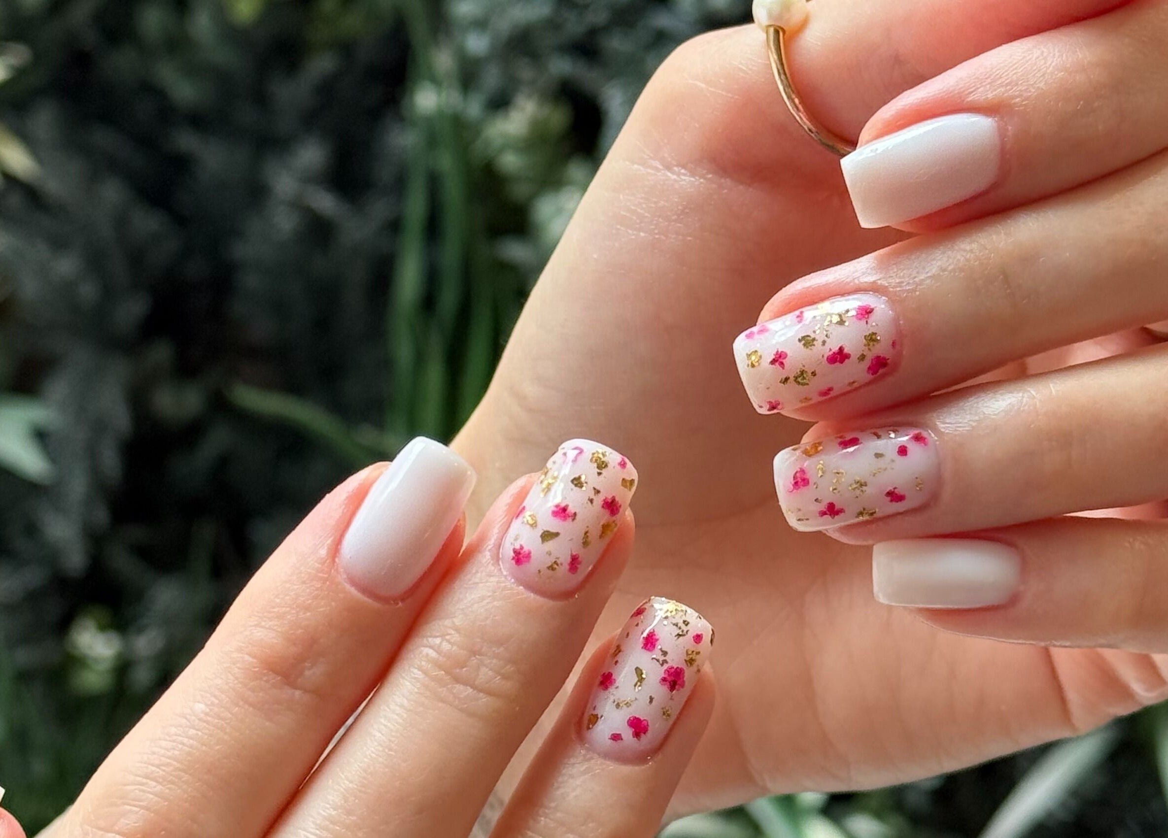Elegant floral nail design at Glamdolls, Dublin, County Dublin, IE showcasing detailed artistry.