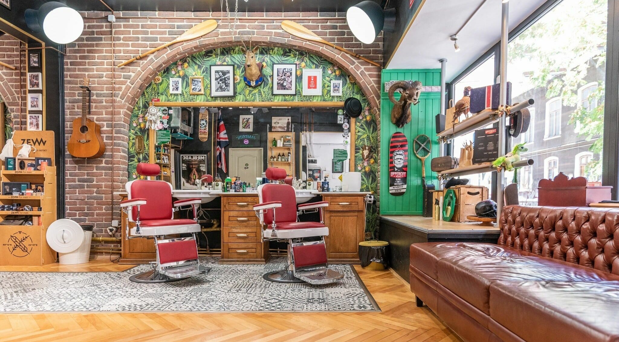 Interior of Mr. Blade Barber Shop in București, featuring classic barber chairs and stylish decor.