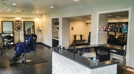 Salon Fade image 2