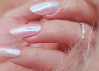 Elegant pearlescent nails at JB Beauty in Cork, County Cork, IE, showcasing a soft, stylish manicure.