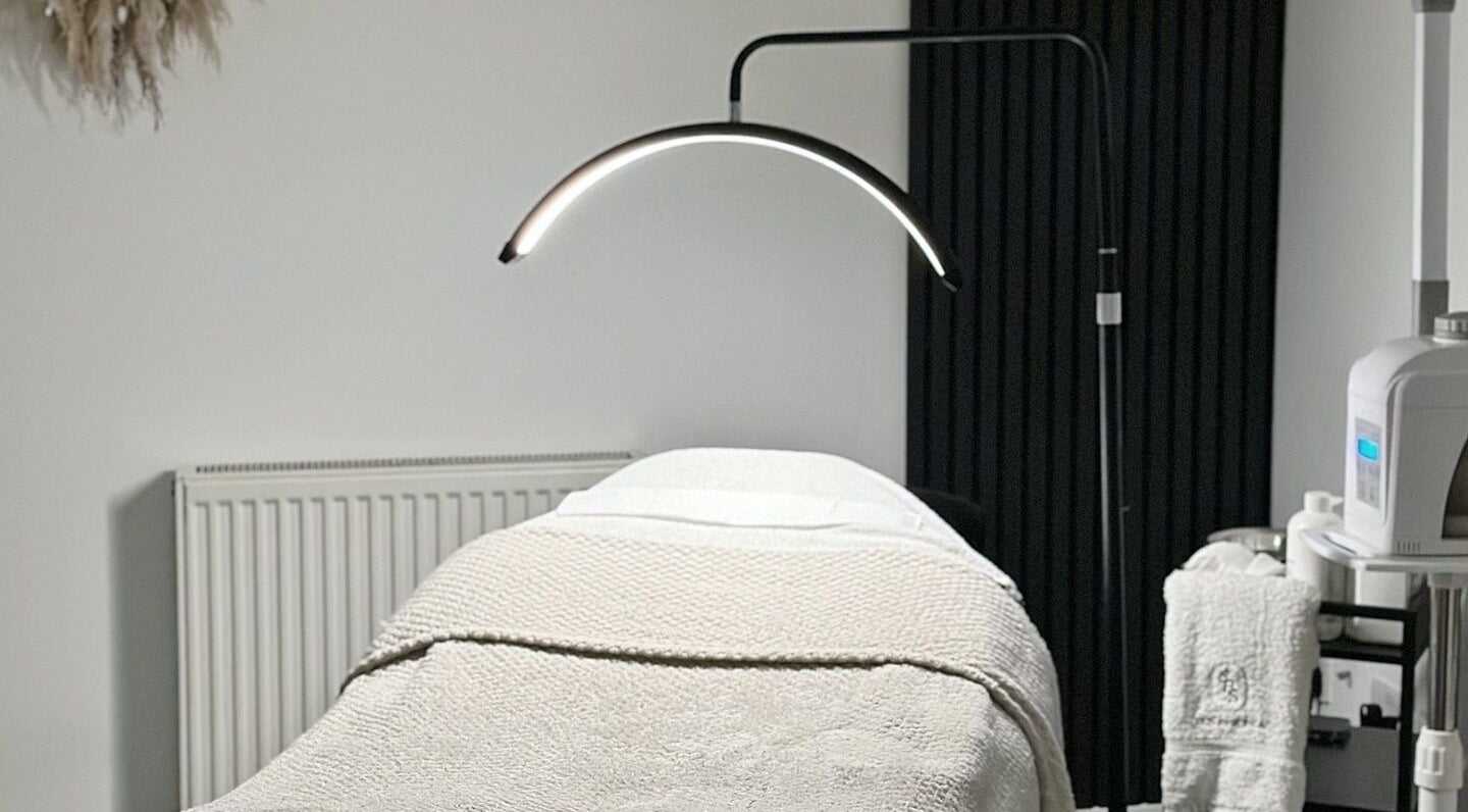Cozy treatment room at SKN By Sonia in Burton Upon Trent, England, GB with modern lighting and soft linens.