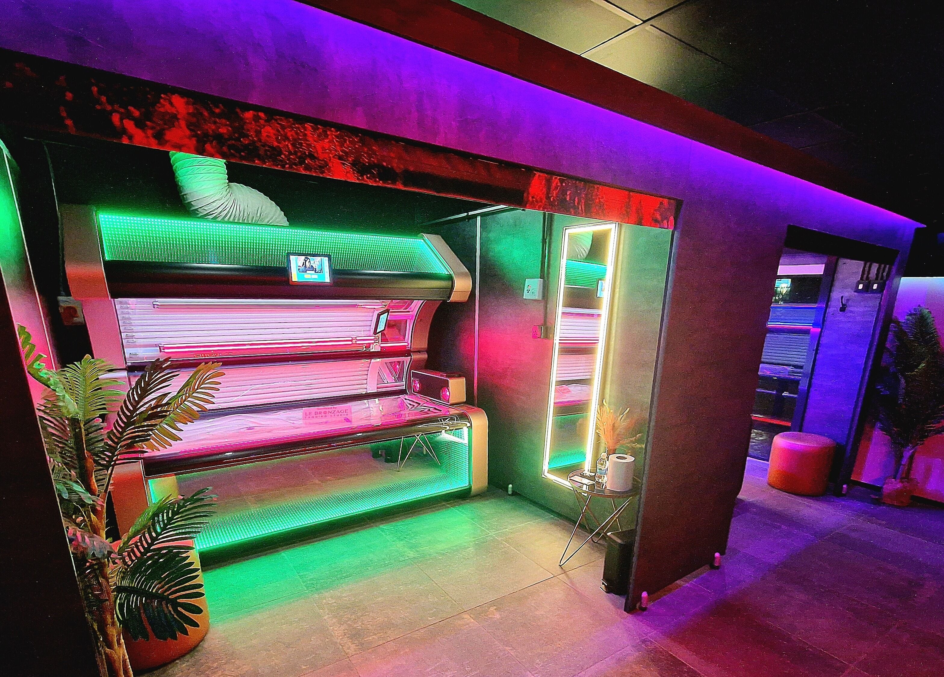 Illuminated tanning room at Fade Masters Barbers & Tanning Salon Hale, Hale Barns, England, GB.