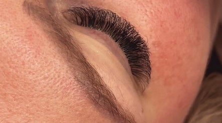 Lashes and Brows by Tess slika 3