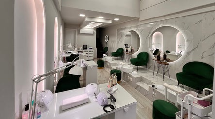 Terracotta Nails and Beauty - Agrinio #1, σαλόνι νυχιών με πολυτελή καθίσματα, Αγρίνιο, GR.