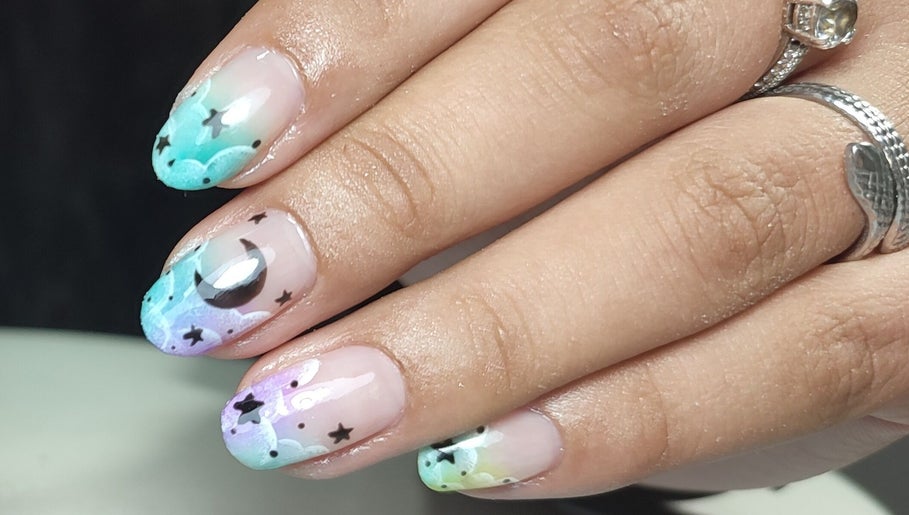 Stella Manicure image 1