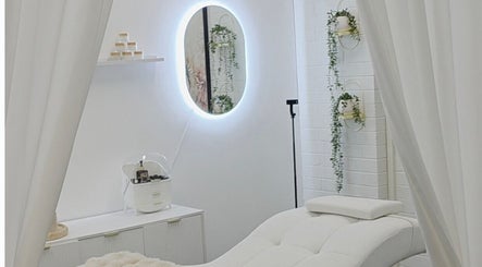 Serene treatment room at The Derma Lab in Mandurah, Western Australia, AU, showcasing elegant decor and relaxation.