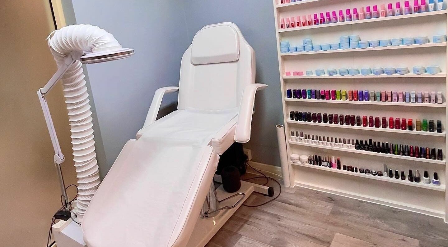 Vyrsta Studio's trendy nail salon setup in London, England, GB showcasing an elegant manicure station.