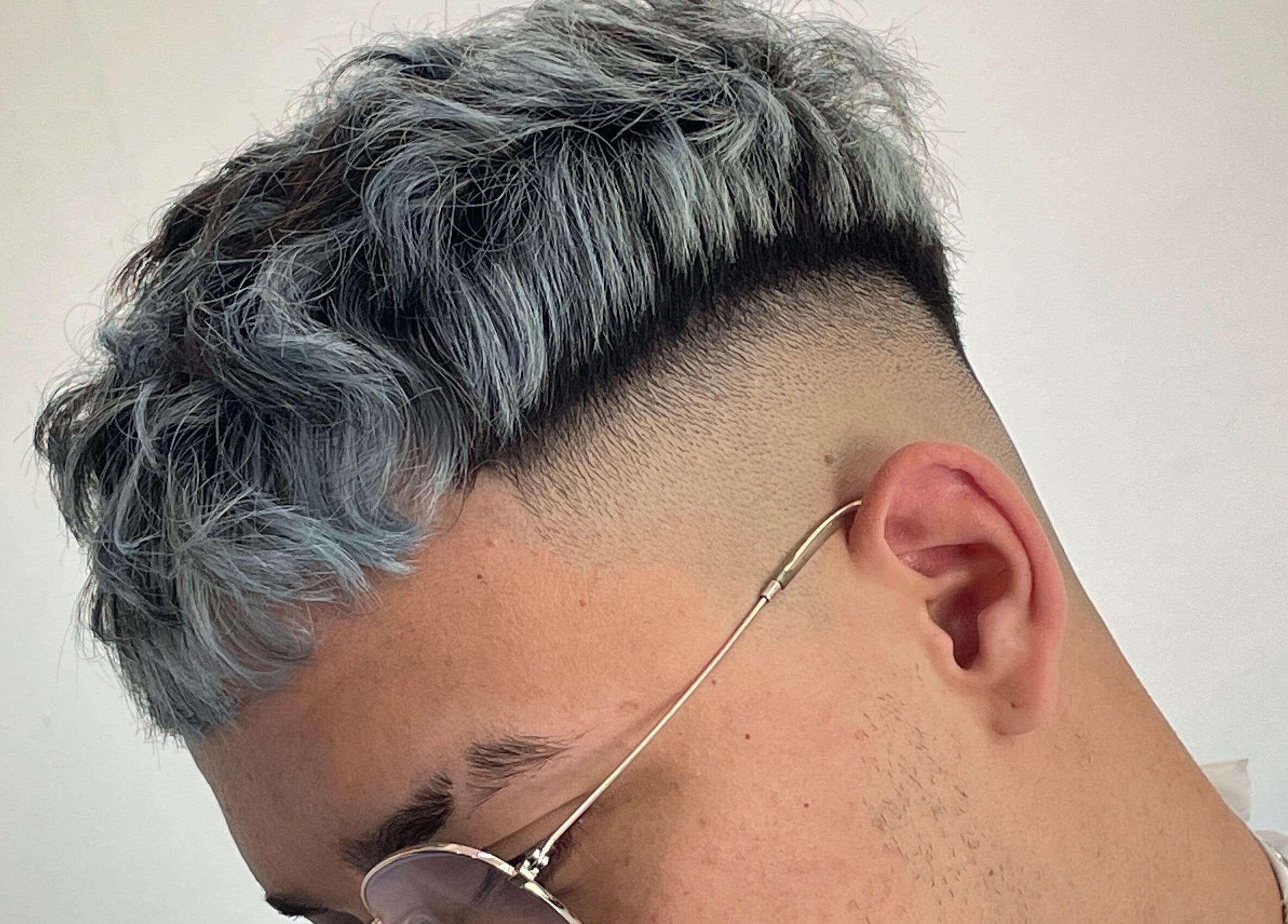 Peinado moderno en JM Barber Studio, Cañada De Gomez, Santa Fe, AR. Corte degradado con cabello texturizado.