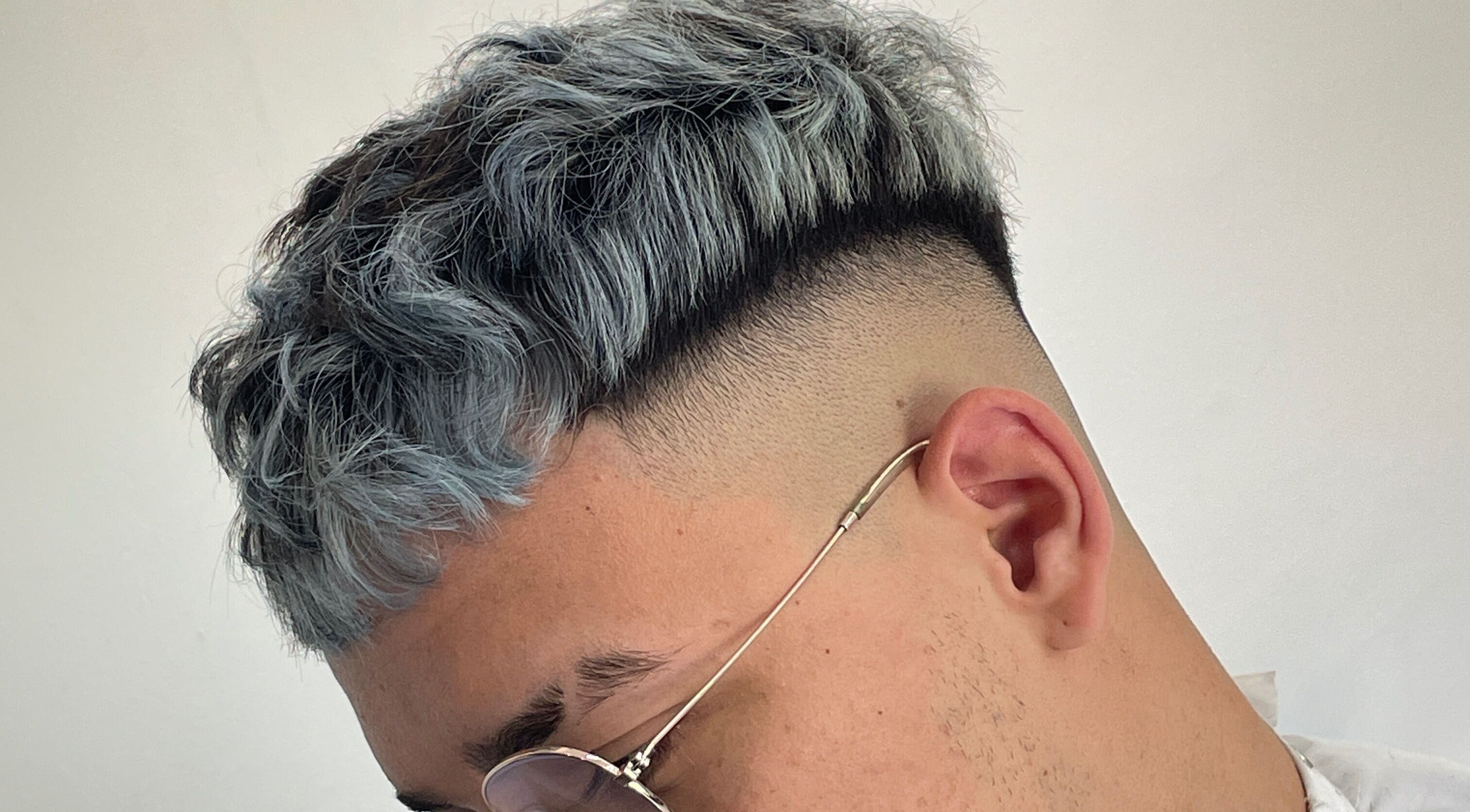 Peinado moderno en JM Barber Studio, Cañada De Gomez, Santa Fe, AR. Corte degradado con cabello texturizado.