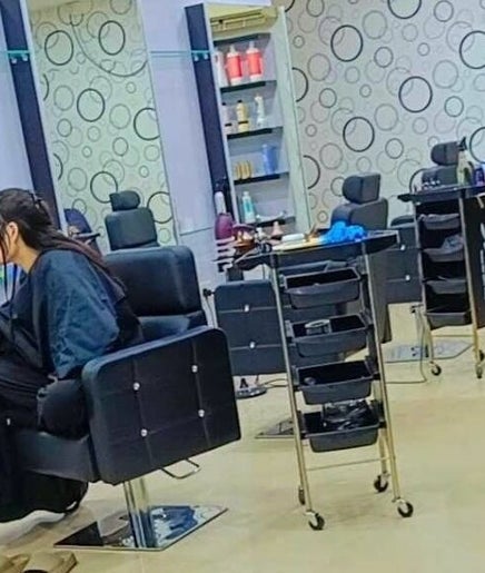 Dony and Guy Unisex Salon billede 2