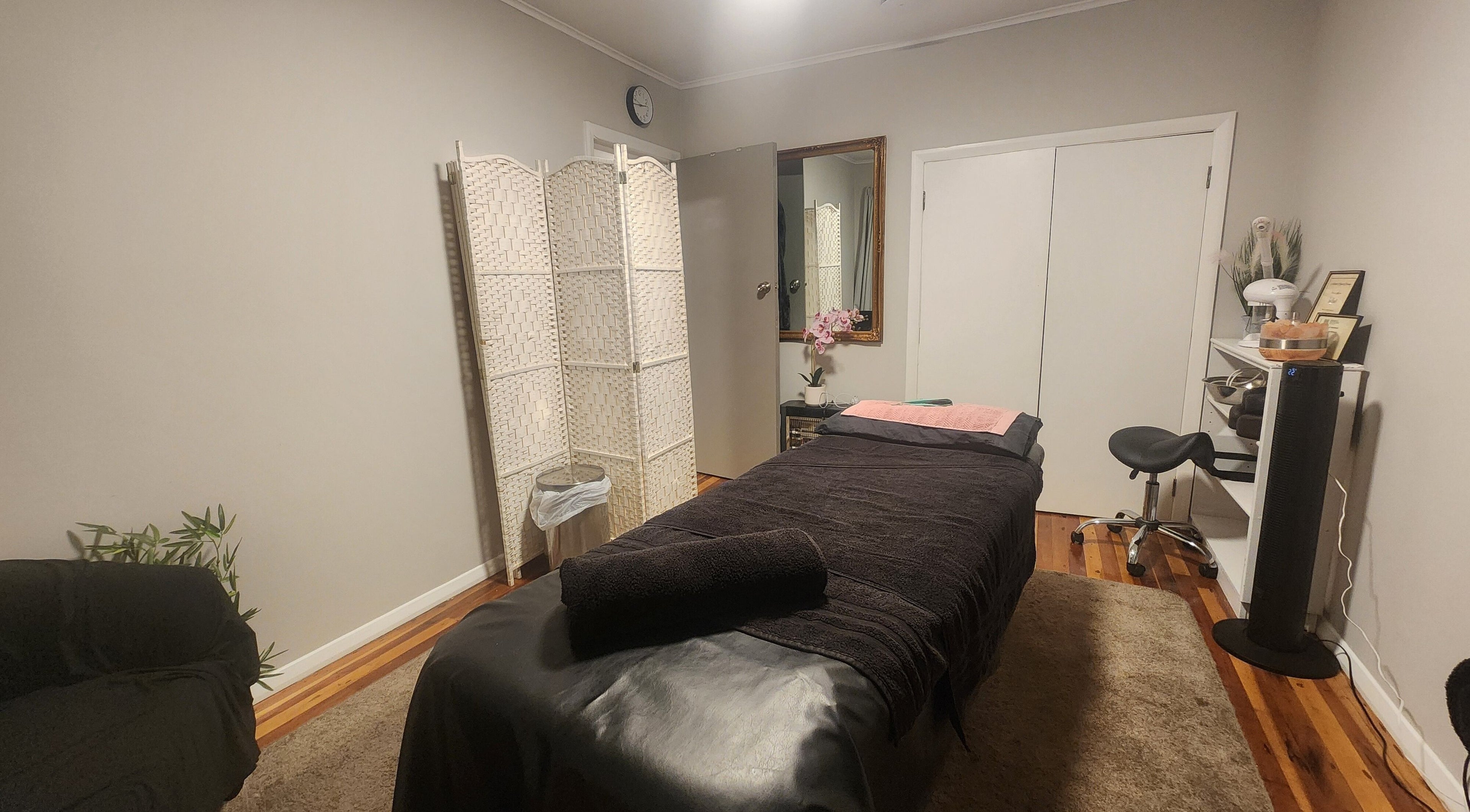 Relaxing treatment room at Jewlz Beauty, Palmerston North, Manawatū-whanganui, NZ, featuring massage bed and decor.