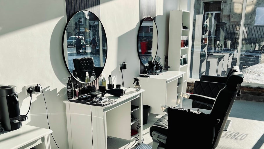 Salts Hairdressing and Barbering Bild 1