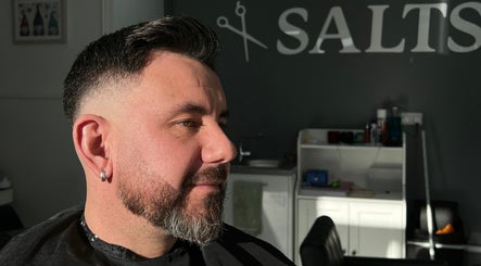 Salts Hairdressing and Barbering Bild 3