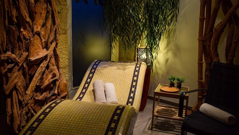 Coin détente chaleureux au Spa Eman&sens à Dijon, Bourgogne-franche-comté, FR.