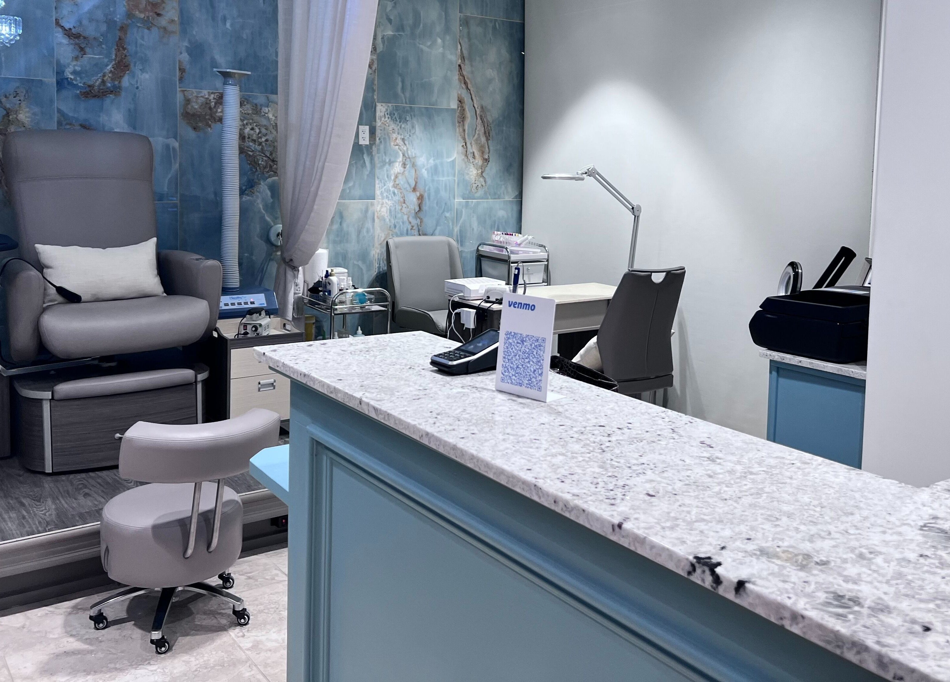 Tat's Nails Central Phoenix reception area with plush seating in Phoenix, Arizona, US.