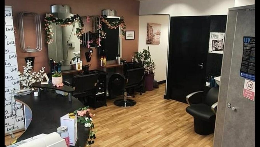Dollies hair and tanning salon image 1