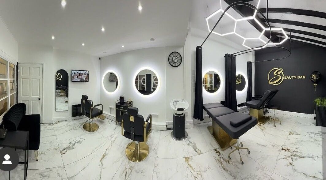 Modern salon at Illume Aesthetics, Northampton, England, GB with sleek design and circular mirrors.