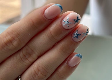 Starfish nail art at Melodysnailbiz, Aylesford, England, GB, showcasing intricate design and style.