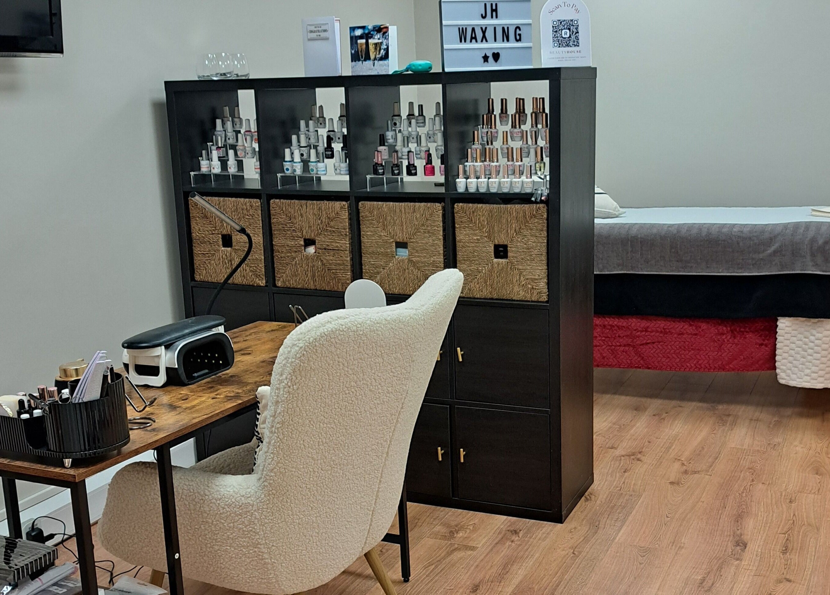 JH Specialised Waxing in Carrickmines offers a cozy, modern waxing studio setting in County Dublin, IE.