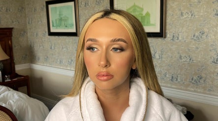 Bella Carr Makeup & Brows image 2