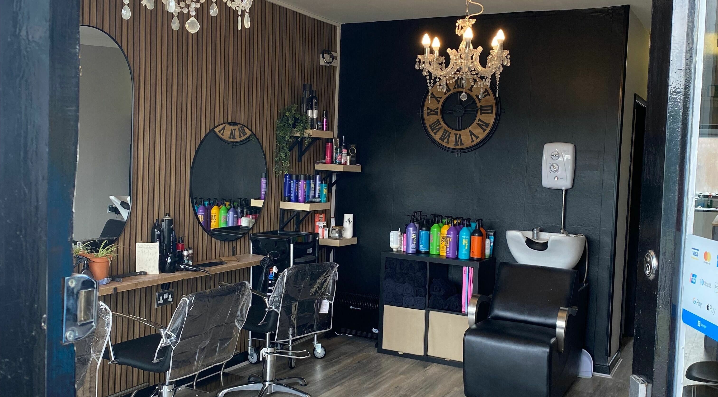 Elegant interior of Dy9 Design salon with chandelier, Stourbridge, England, GB.