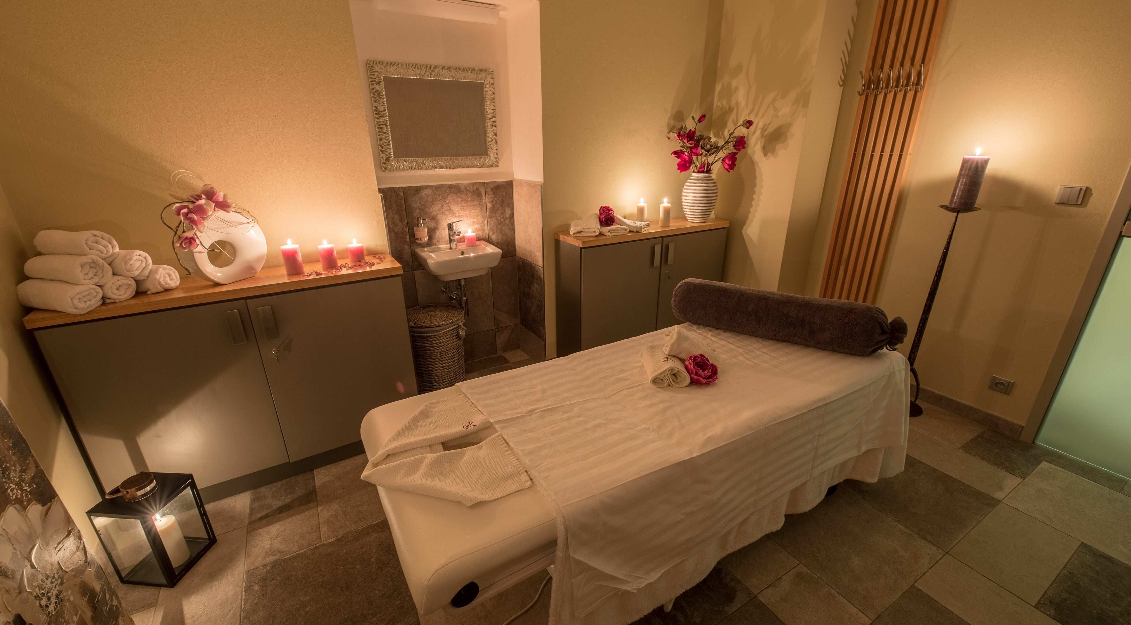 Relaxační masážní místnost v Wellness and Spa Hotel Villa Regenhart, Jeseník, Olomoucký kraj, CZ.