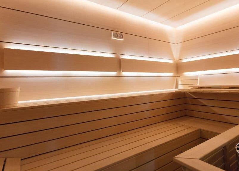 Дървена сауна в Резиденция Лазурен бряг, Burgas, Burgas, BG, предлагаща релаксация и уют.