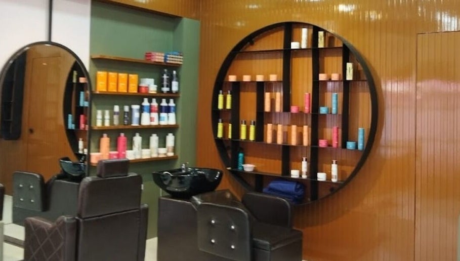 Rupam The Family Salon, bilde 1