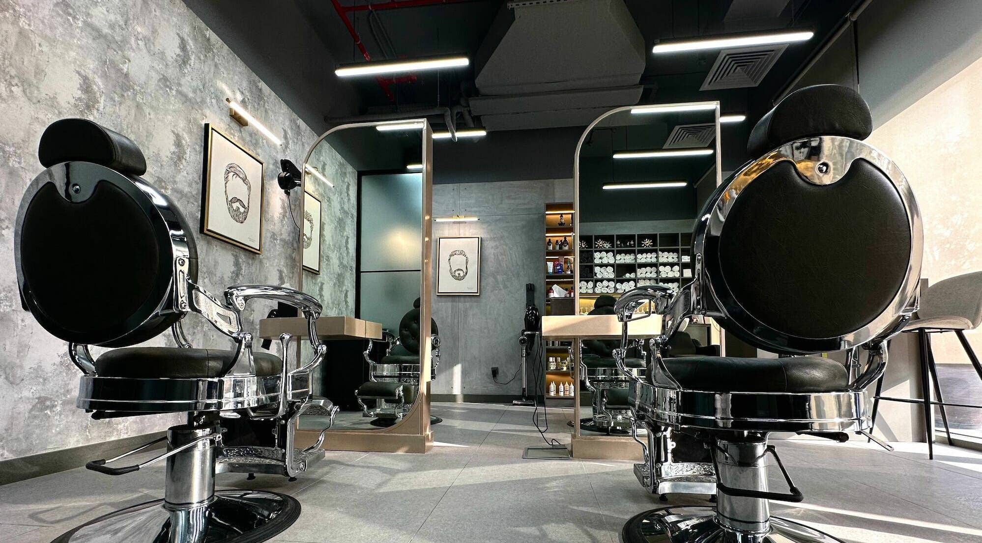 Elegant barber chairs at Hermanos Gents Salon, دبي, دبي, AE, showcasing a modern and stylish interior.