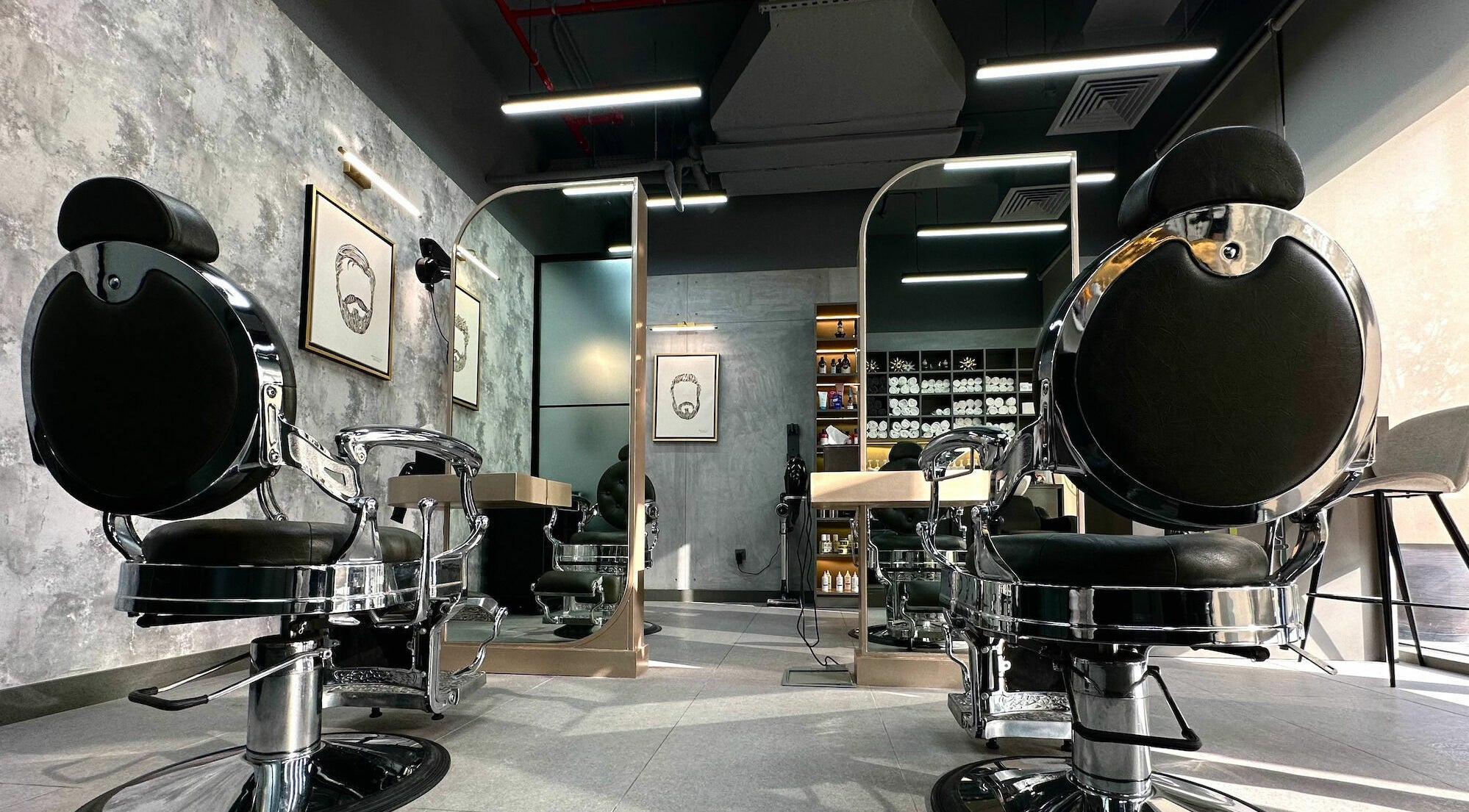 Elegant barber chairs at Hermanos Gents Salon, دبي, دبي, AE, showcasing a modern and stylish interior.
