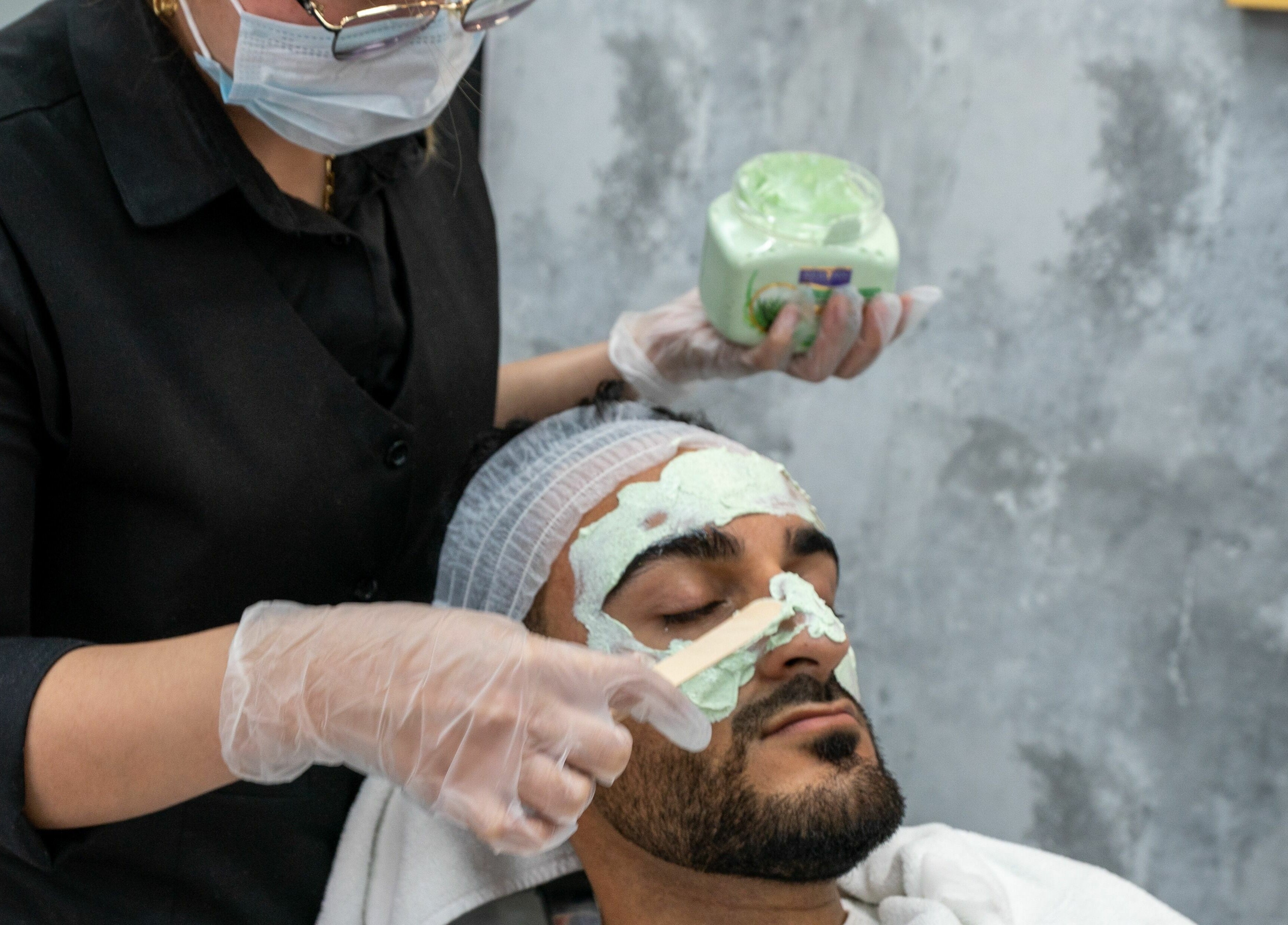 Expert facial treatment at Hermanos Gents Salon, enhancing relaxation and rejuvenation in دبي, دبي, AE.