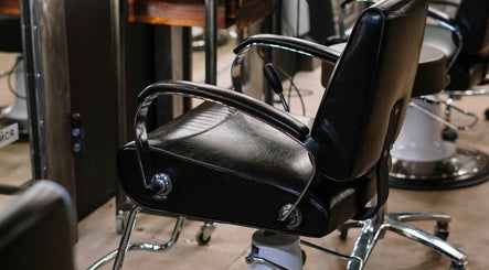 Hermanos Gents Salon - Business Bay