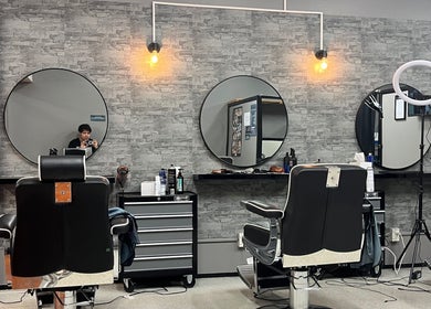 Dapper Hub Barbershop- PANMURE interior with stylish decor and barber chairs, located in Auckland, Auckland, NZ.