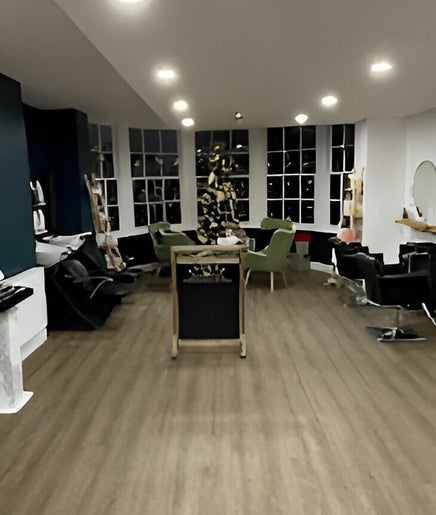 Evolve Hair and Beauty Bar image 2