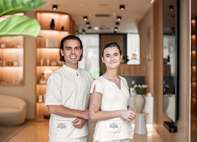 Personál Love Your Skin v Hlavní Město Praha s úsměvem ve wellness prostředí.