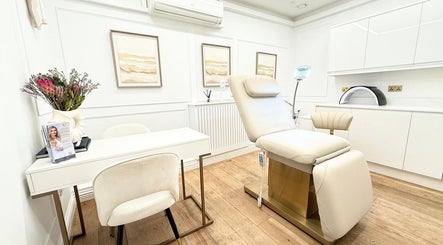 Chic treatment room at Aesthetic by Maria, London, England, GB with elegant decor and modern equipment.