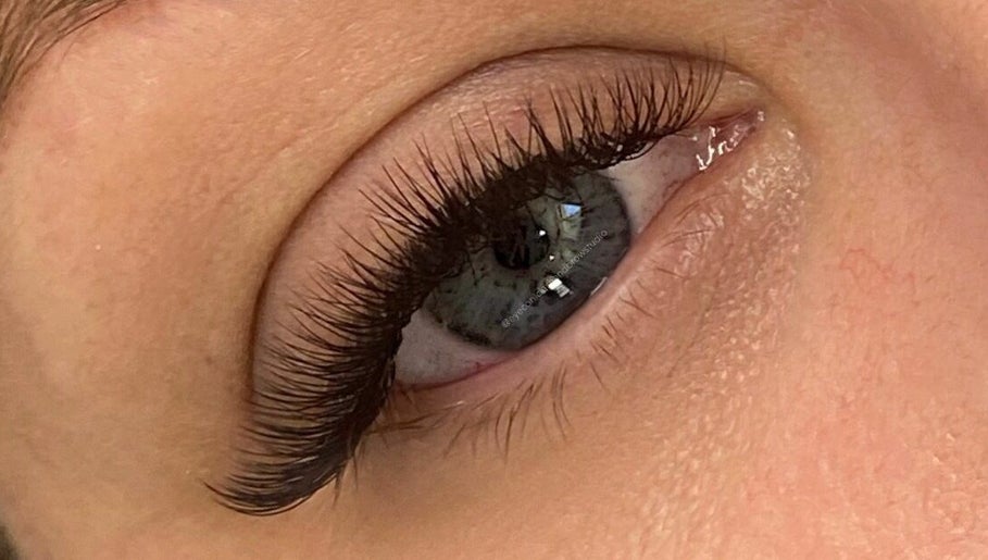 Eyeconic Lash & Brow Studio image 1