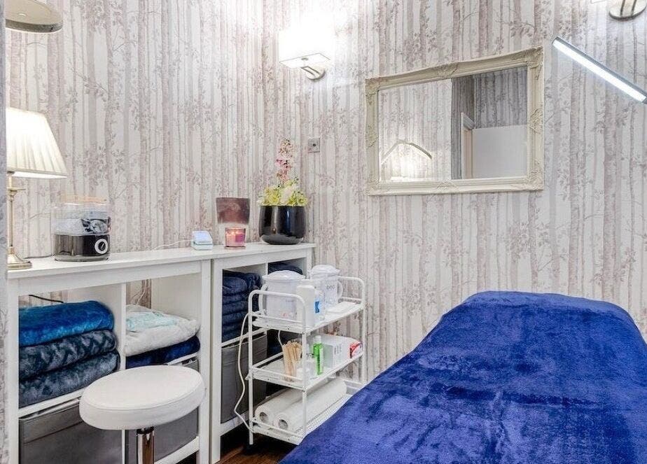 Relaxing treatment room at Joanna’s Beauty in London, England, GB with soothing decor and plush amenities.