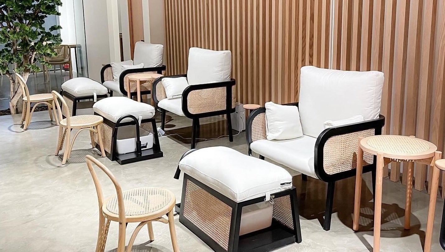 Elegant seating area at Etc Boutique Spa | Muhammadiyah in Riyadh, SA, featuring cozy chairs and lush decor.
