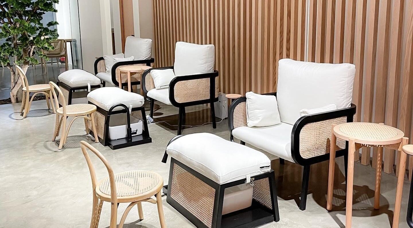 Elegant seating area at Etc Boutique Spa | Muhammadiyah in Riyadh, SA, featuring cozy chairs and lush decor.