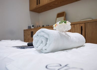 Luxurious spa setting at Etc Boutique Spa | Muhammadiyah, Riyadh, SA with fresh towels and elegant decor.