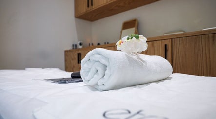 Luxurious spa setting at Etc Boutique Spa | Muhammadiyah, Riyadh, SA with fresh towels and elegant decor.
