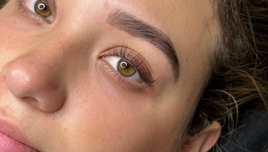 VA Eyelashes & Eyebrows image 1