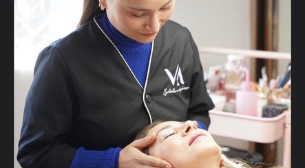 VA Eyelashes & Eyebrows