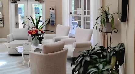 Elegant lounge at Andreia Schweich, Lake Mary, Florida, US, featuring plush seating and vibrant plants.