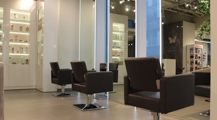 Elegant salon chairs at Salaza Gibran Khabbaz in Dubai, Dubai, AE, showcasing a modern and professional ambiance.