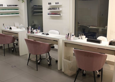 Elegant nail studio layout at Salaza Gibran Khabbaz, Dubai, Dubai, AE featuring modern design and equipment.