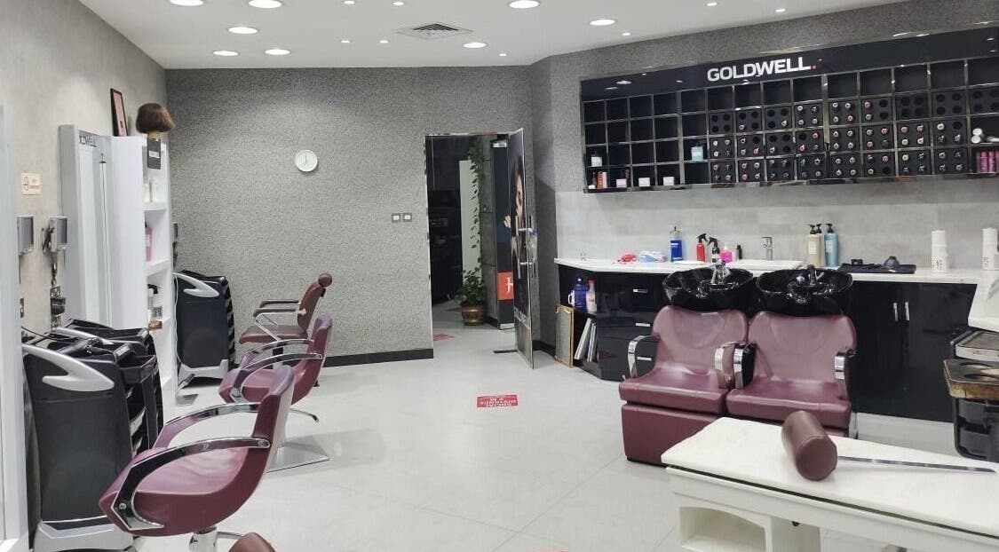 Chic interior of Crossover Bollywood (Formerly Jawed Habib) in Dubai, AE with styling stations and washbasins.