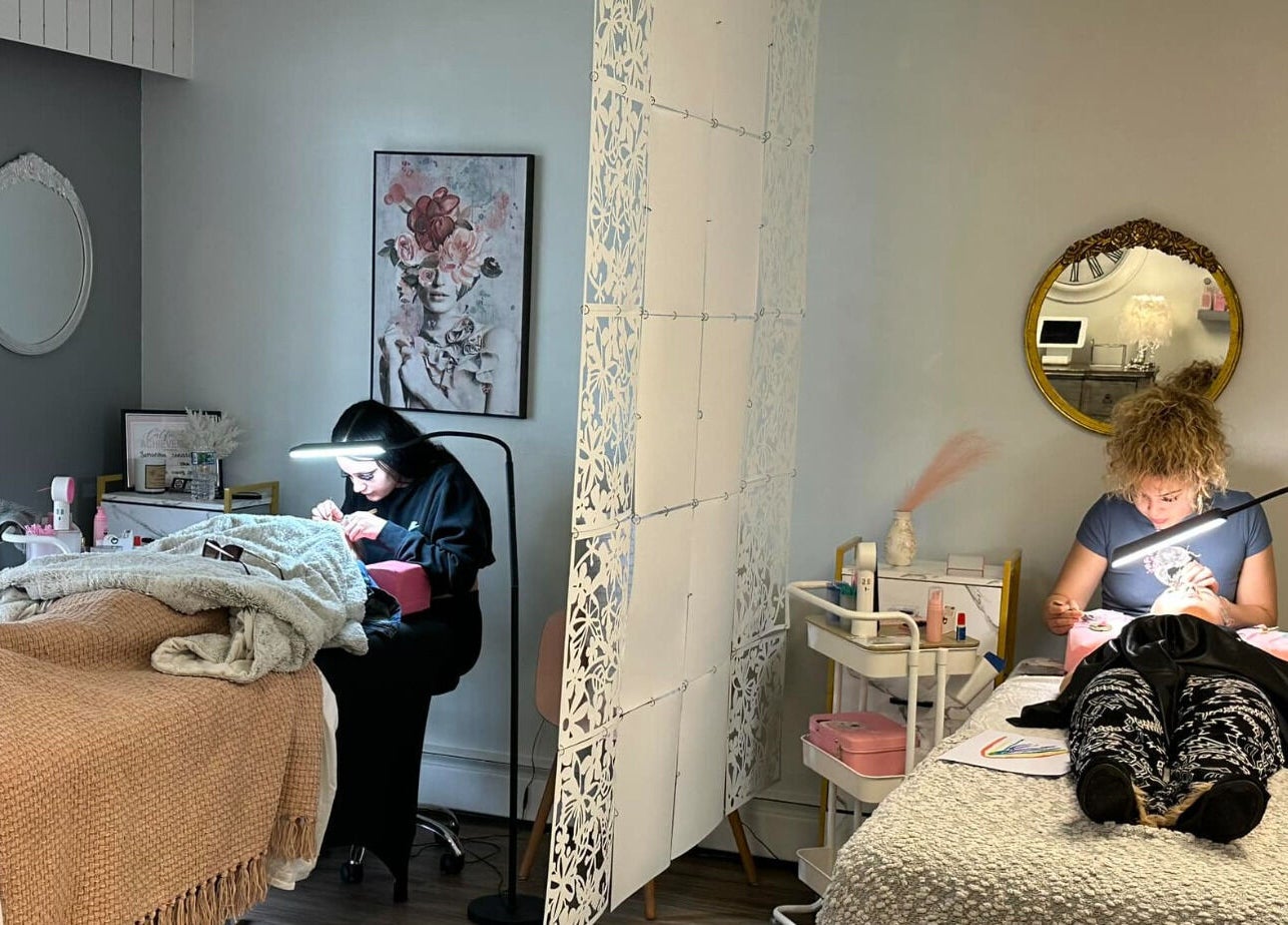 The Skin and Brow Spot in Countryside, Illinois, US featuring cozy beauty treatment stations.